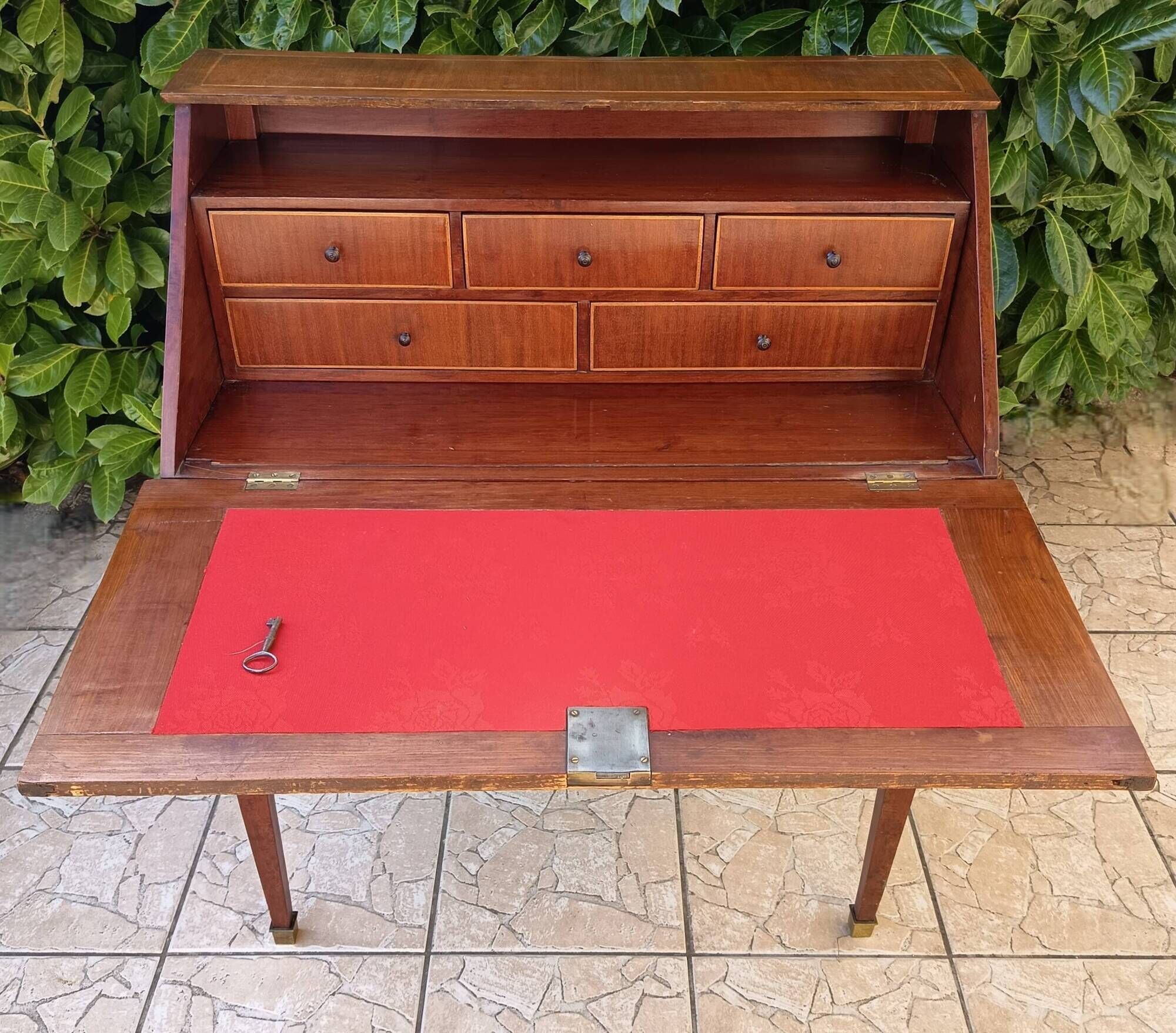Scriban style English in mahogany.