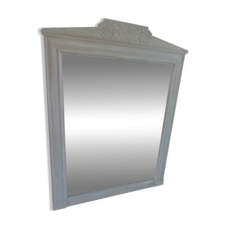 Miroir trumeau ancien en bois et stuc patiné gris perle, blanc poudré .
