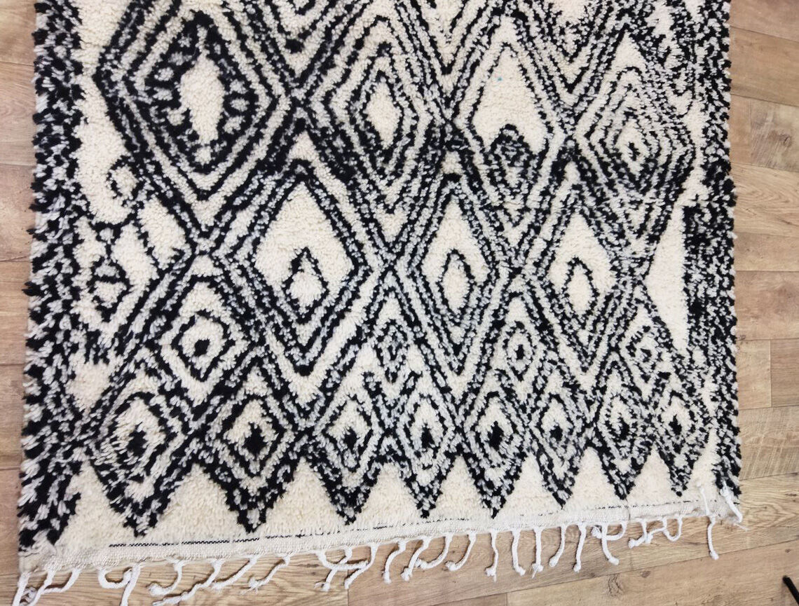 Moroccan carpet 246x146cm