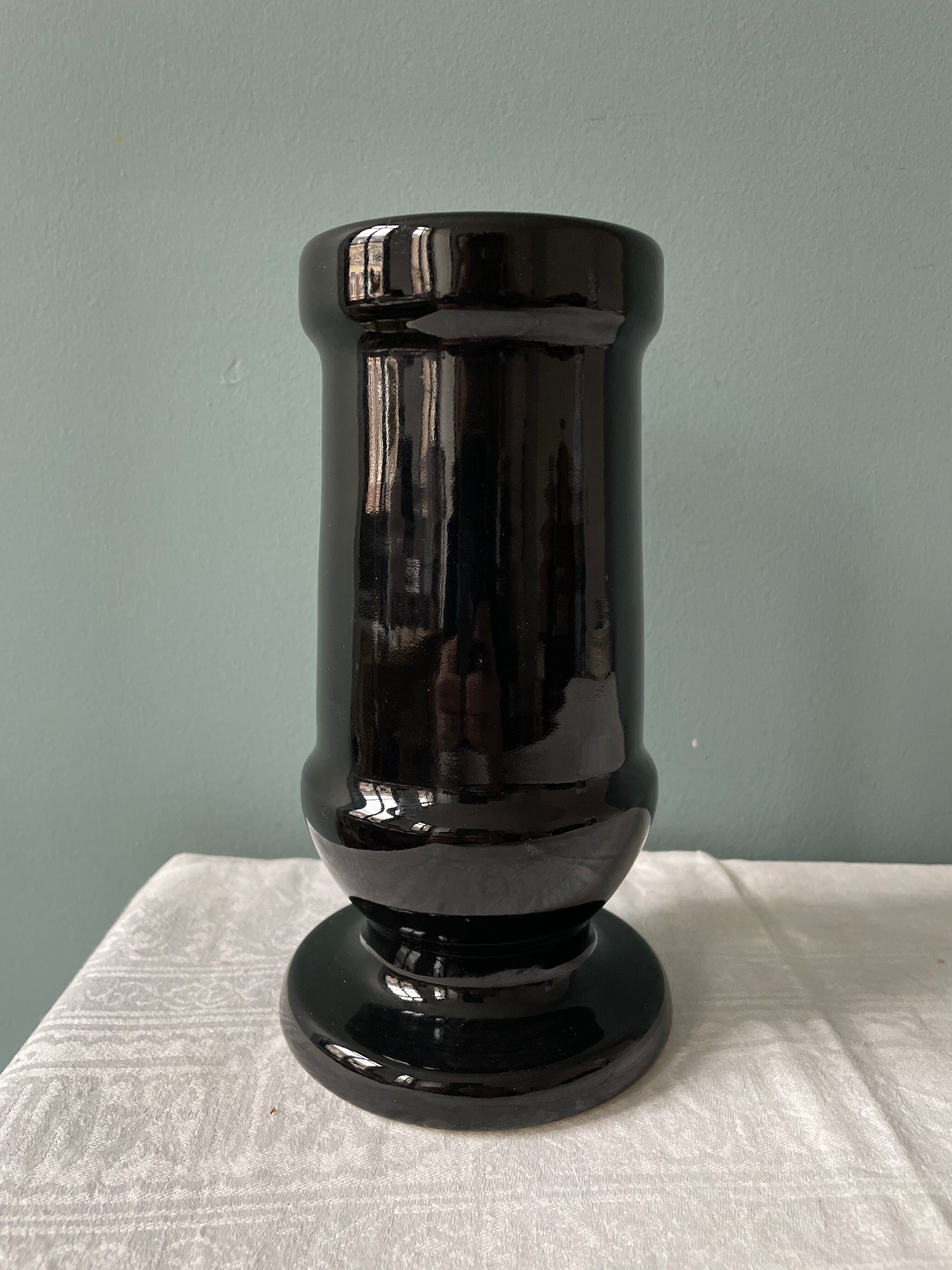 Black glazed ceramic vase, La Croix d'Ossau