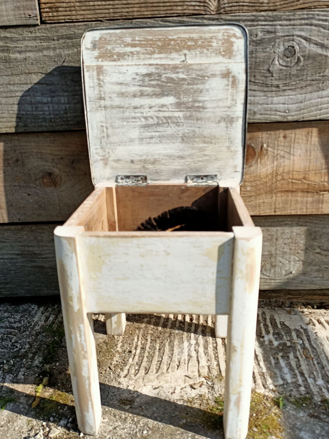 Shoeshine chest stool