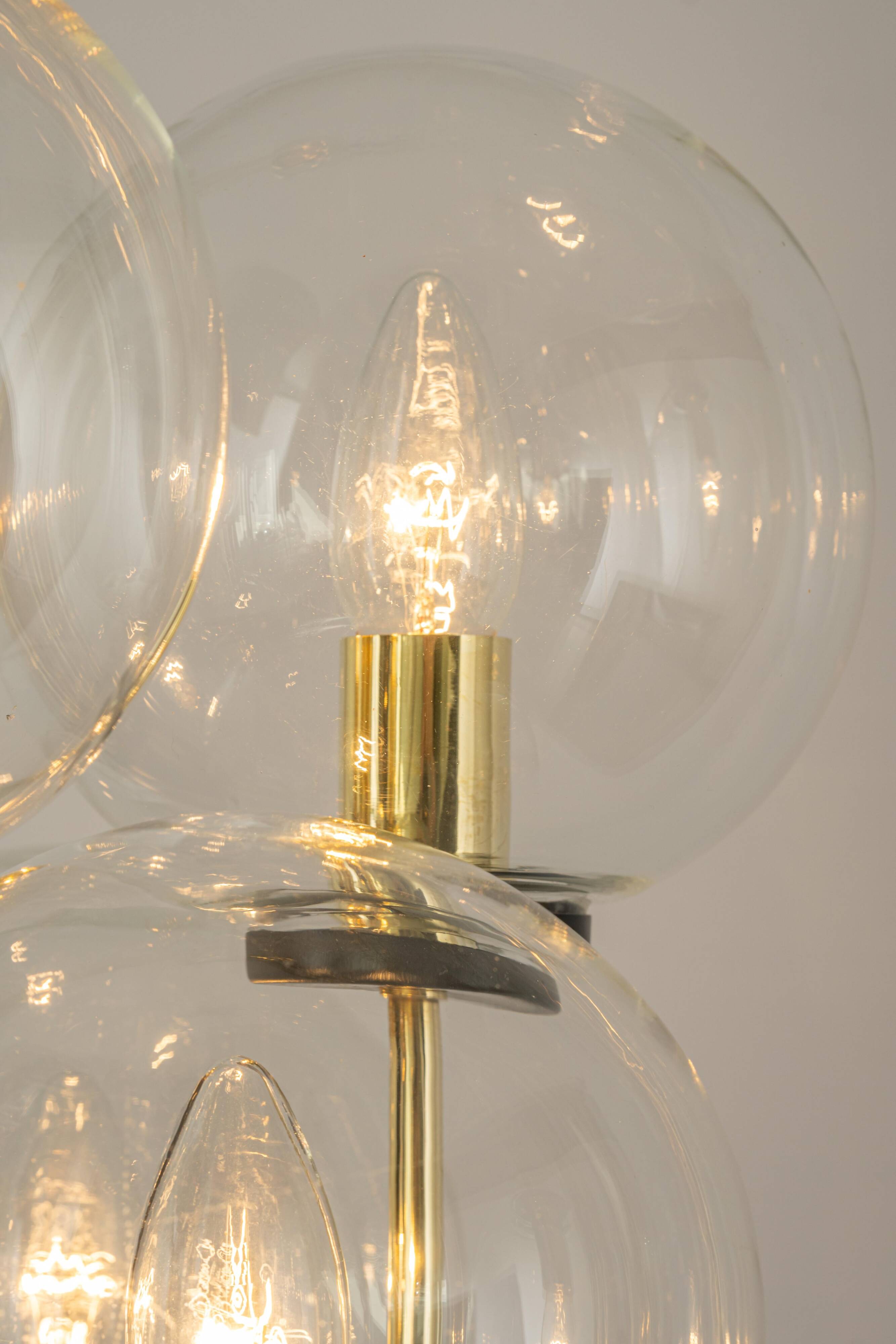 Superb brass suspension in Sciolari style, Germany, 1970s.