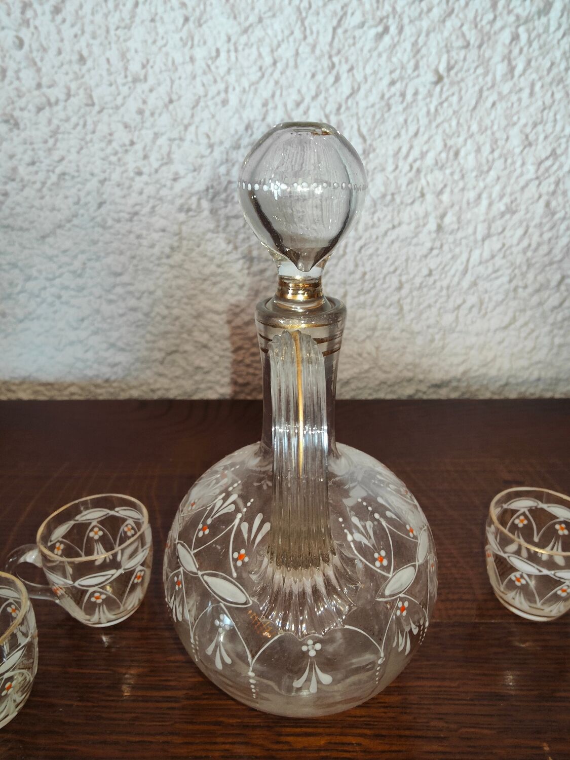 Service à liqueur en verre émaillé de blanc et de orange