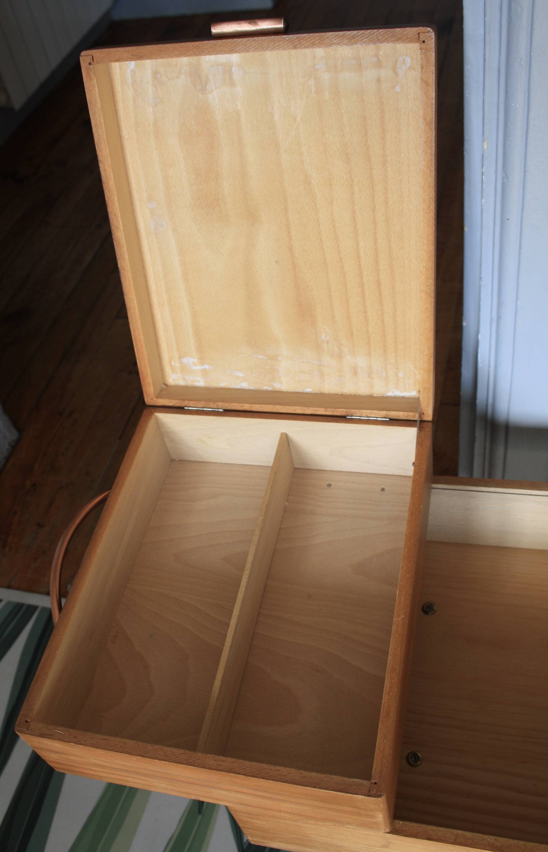 Wooden sewing worker/furniture with compass feet