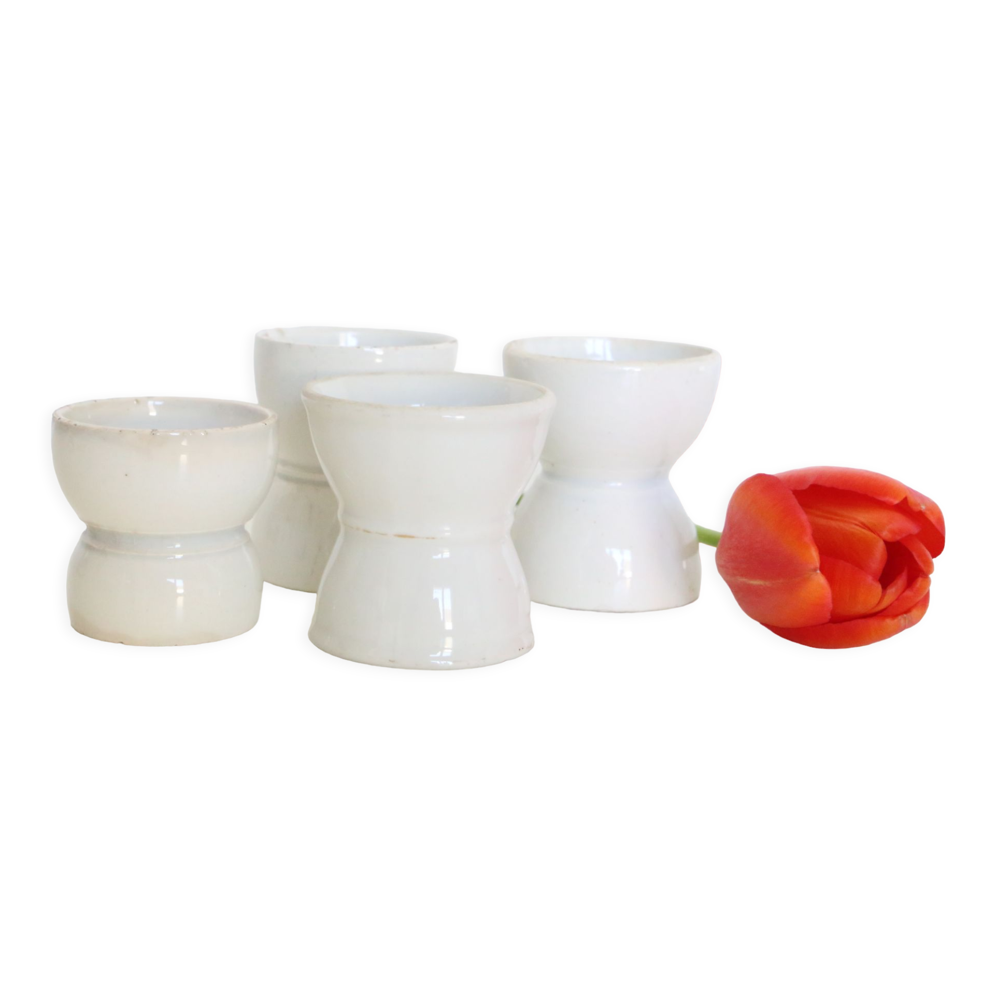 Lot de 4 coquetiers en céramique blanche, vintage