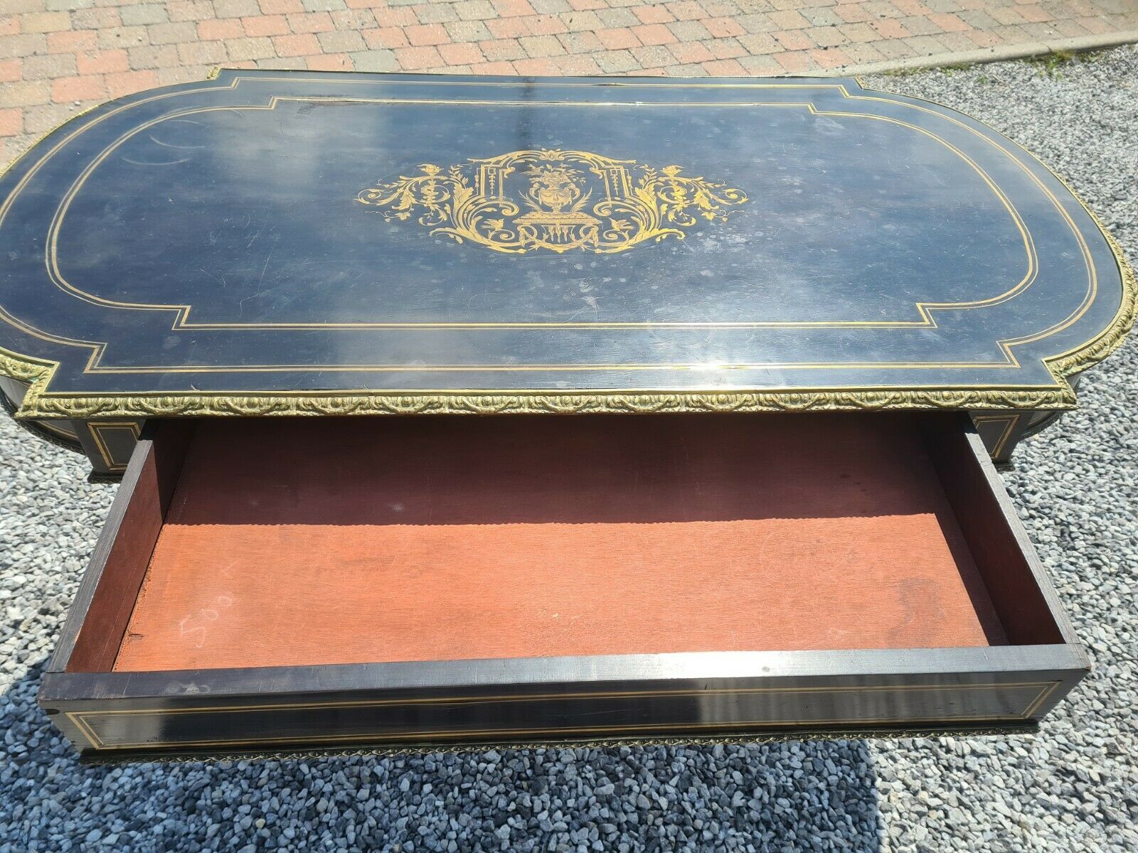 Napoleon iii desk table
