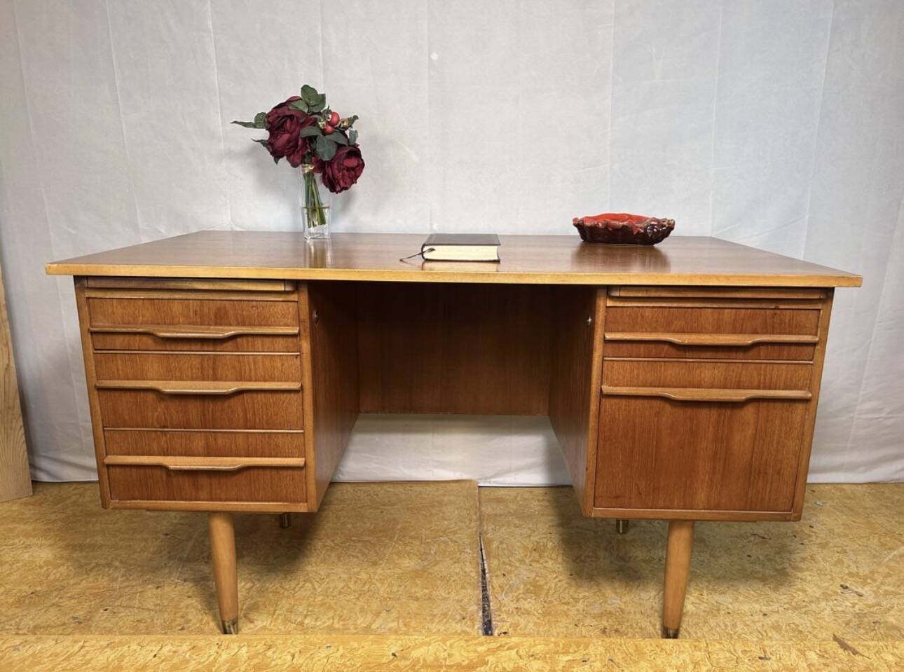Bureau vintage en teck des années 1960, design danois scandinave rétro du milieu du siècle
