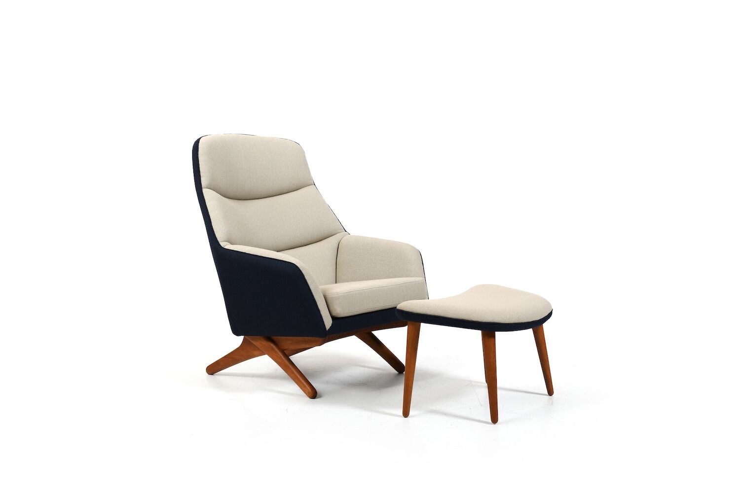 Illum Wikkelsø Lounge Chair for Mikael Laursen 1960s / New Upholstered!