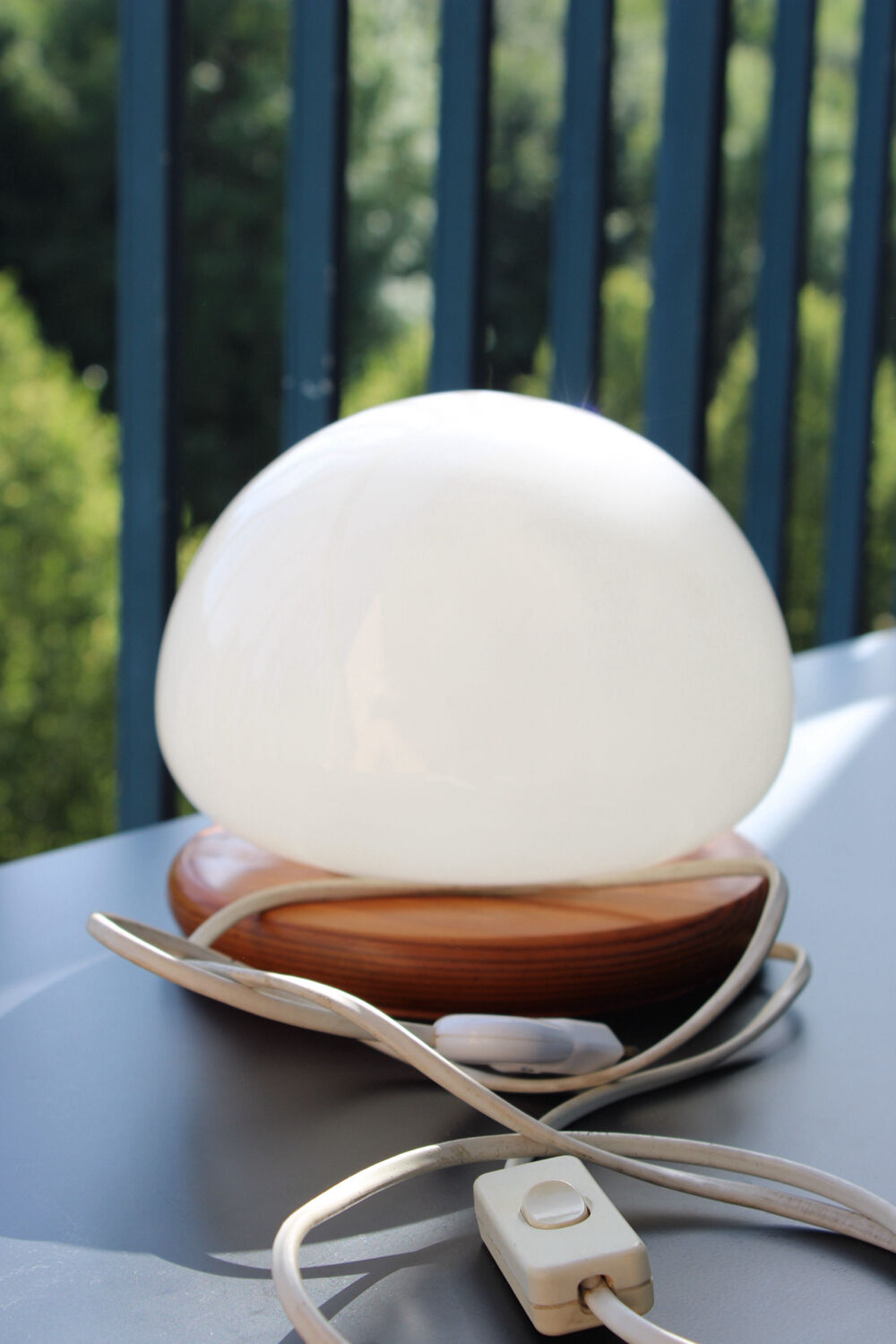 Lampe champignon en opaline et bois, années 80
