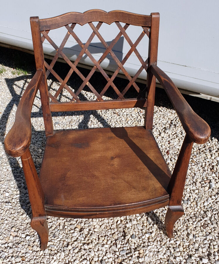 Armchair back with braces