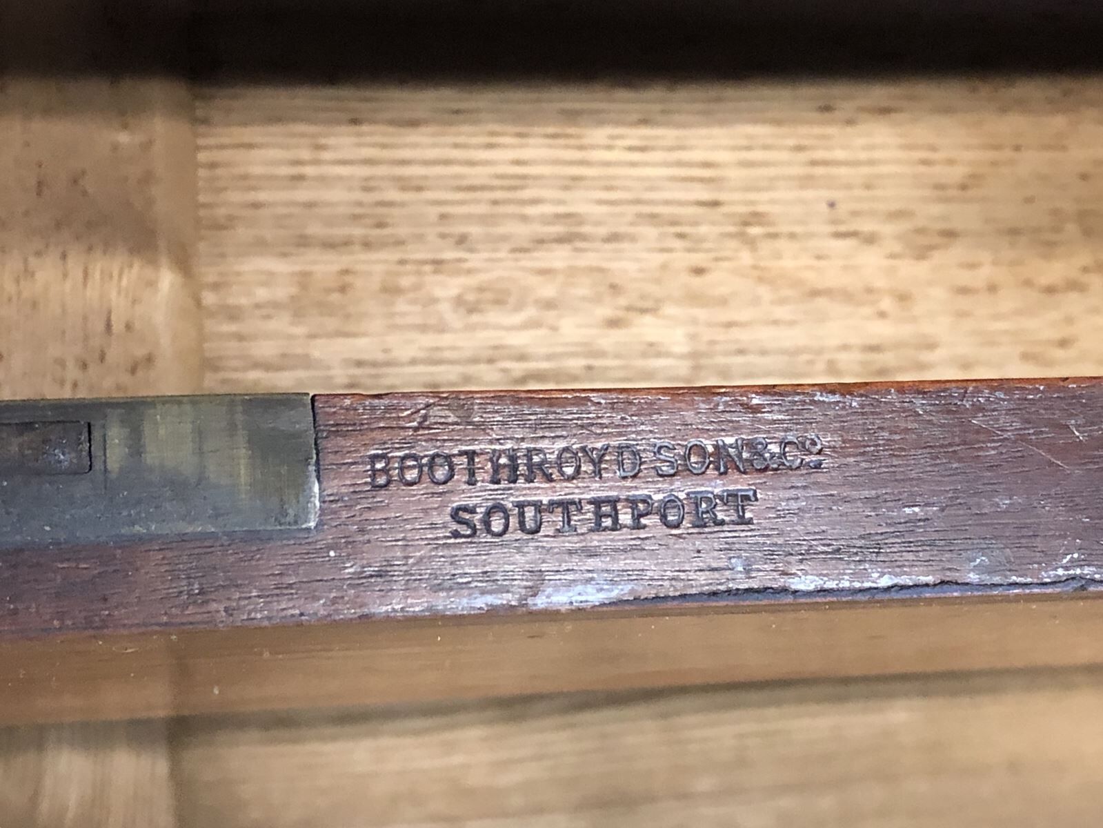 Victorian Mahogany chest of drawers 19th