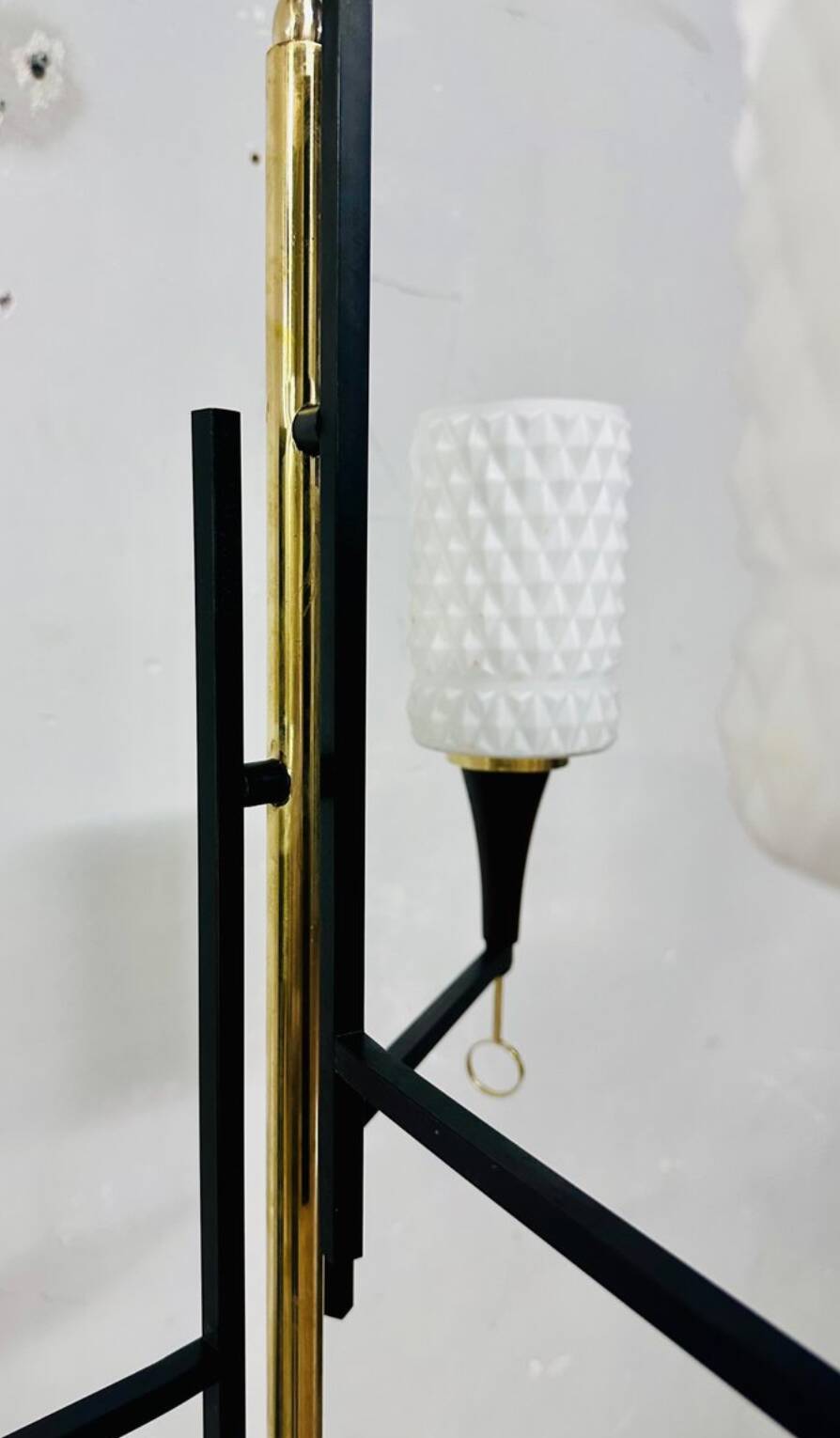 Lampada da terra vintage in vetro opalino, anni '60