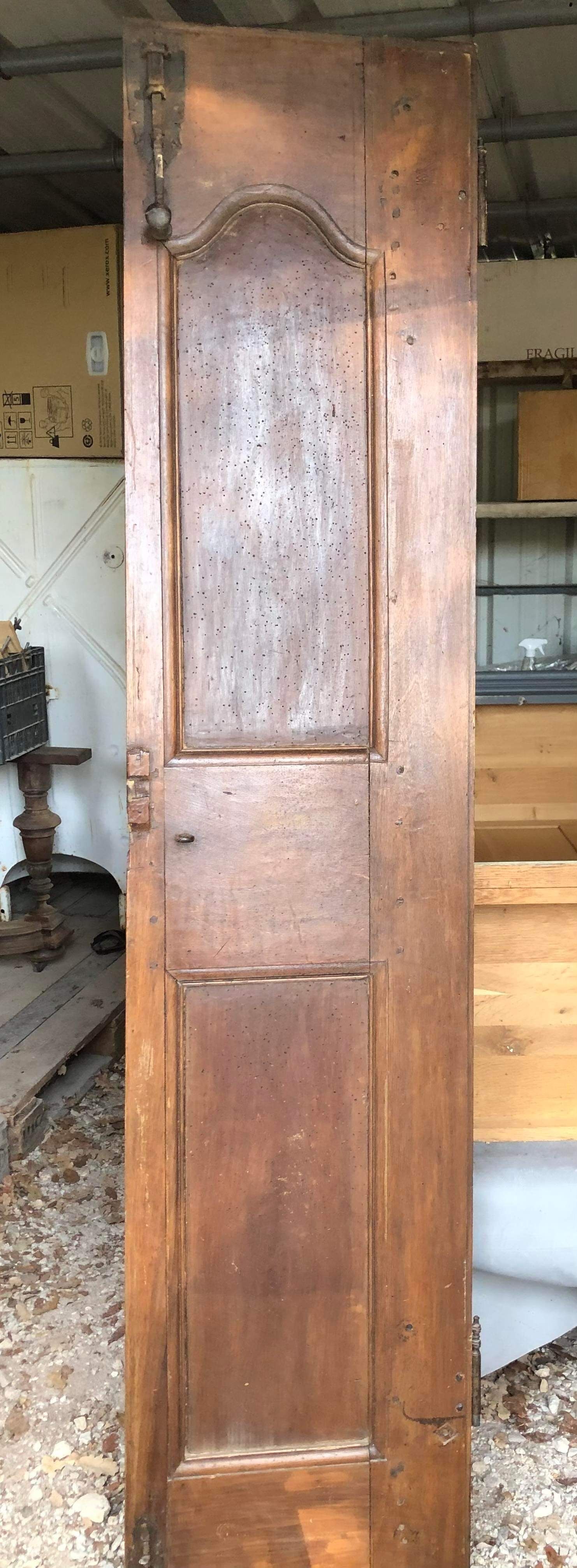 Porte en noyer