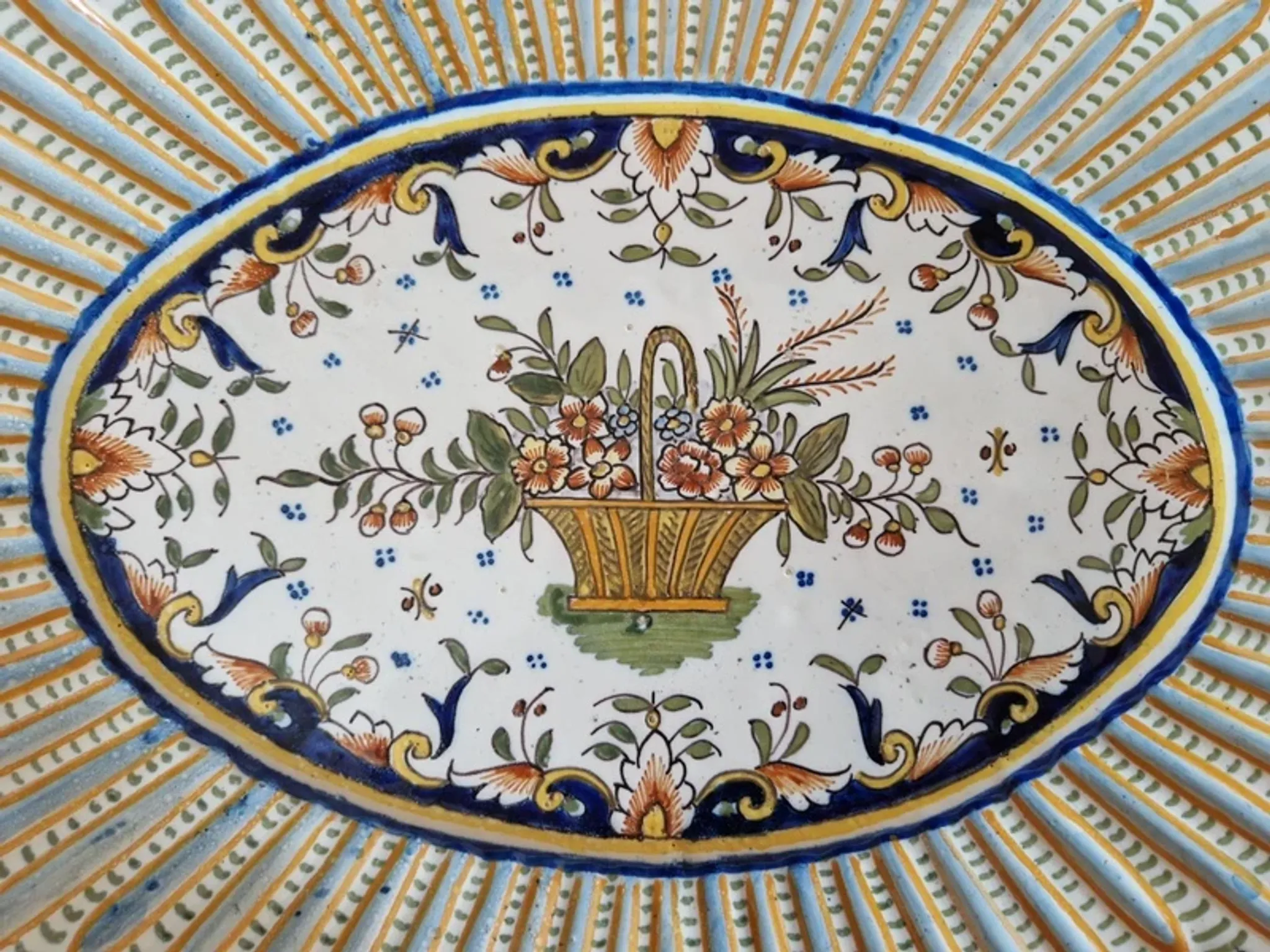 Important oval dish in faience from Boulogne-sur-Mer - Géo Martel