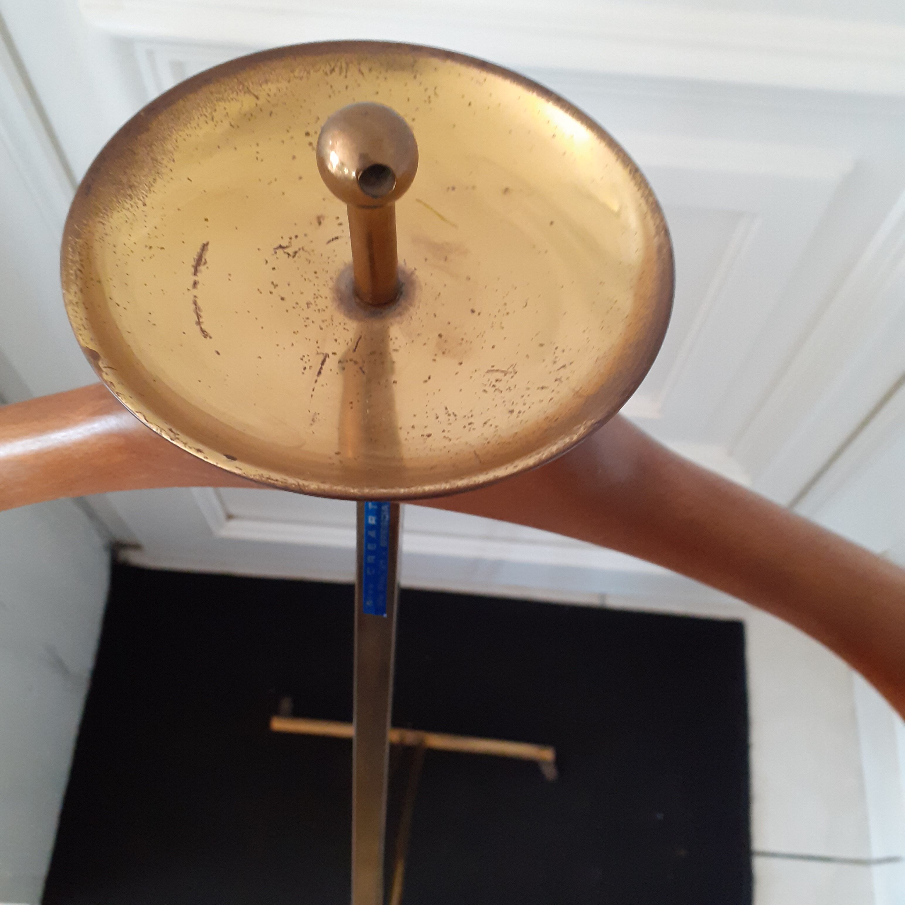 Valet pliant Créart Brescia années 60.Laiton et bois.
