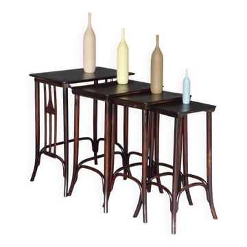 Lot de 4 tables gigognes -958 a - par KOHN vers 1905, design Siegel- no Tho