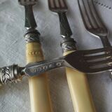 Silver-plated metal dessert cutlery in English Art Deco style