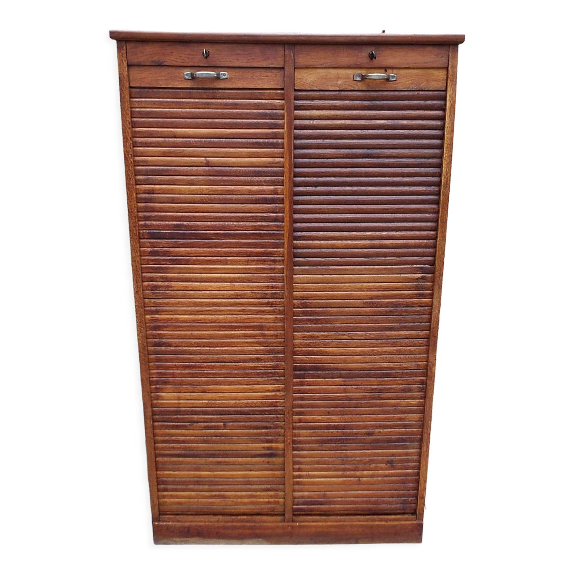 Double curtain cabinet