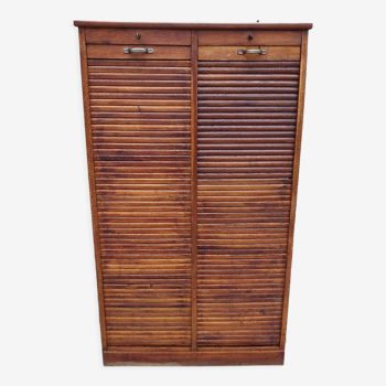 Double curtain cabinet