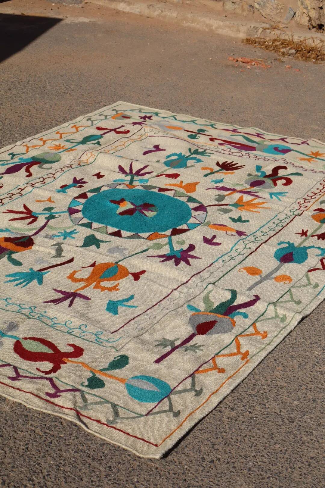 White blue multicoloured kilim suzani rug – 240x170 cm