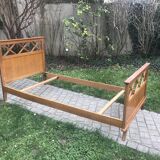 Bed with braces and feet compas vintage