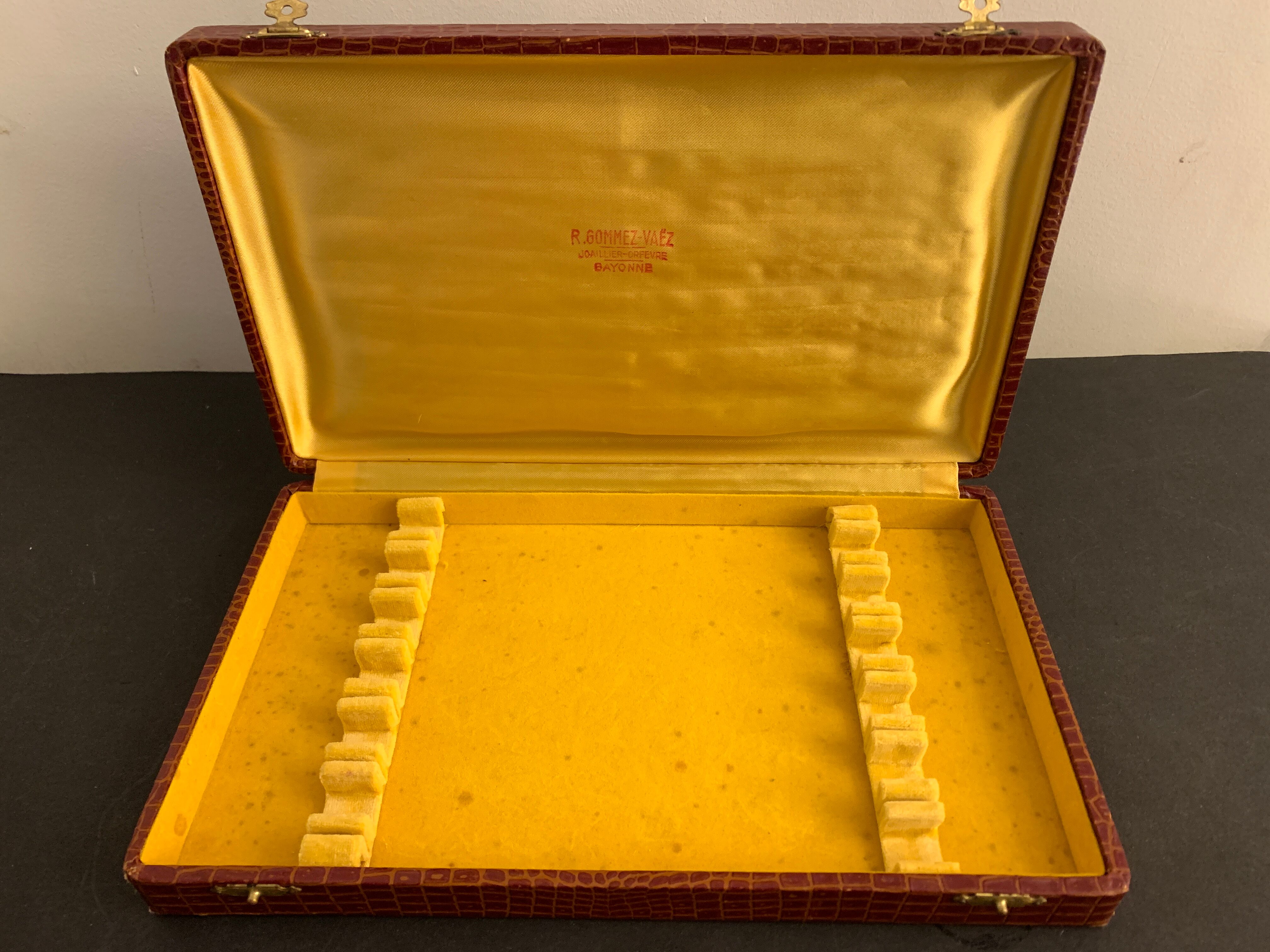 12 resin knives in original box, jeweler goldsmith of Bayonne Gommez Saez