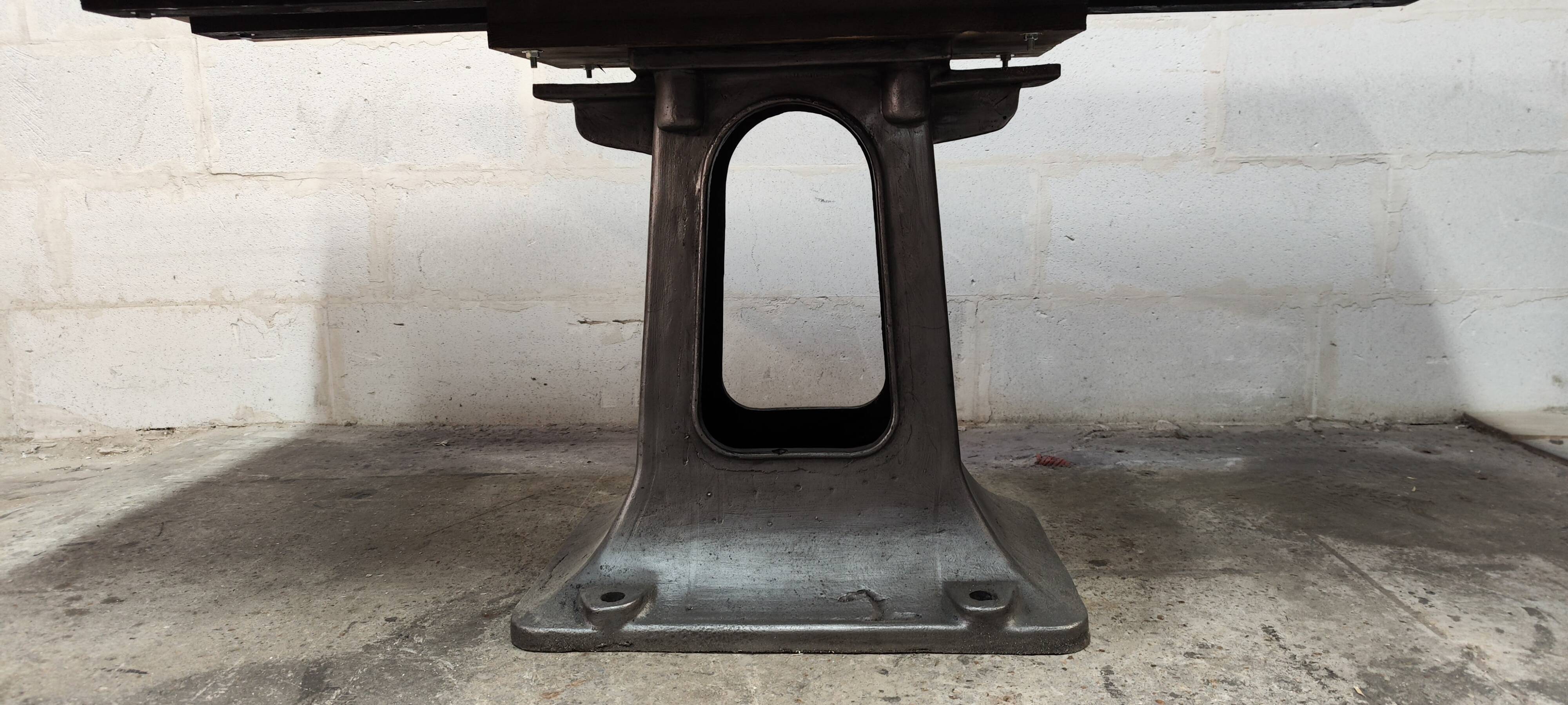 Industrial table with oak top and cast iron central leg