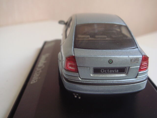 Skoda octavia 1996 silbergrau abrex 1/43