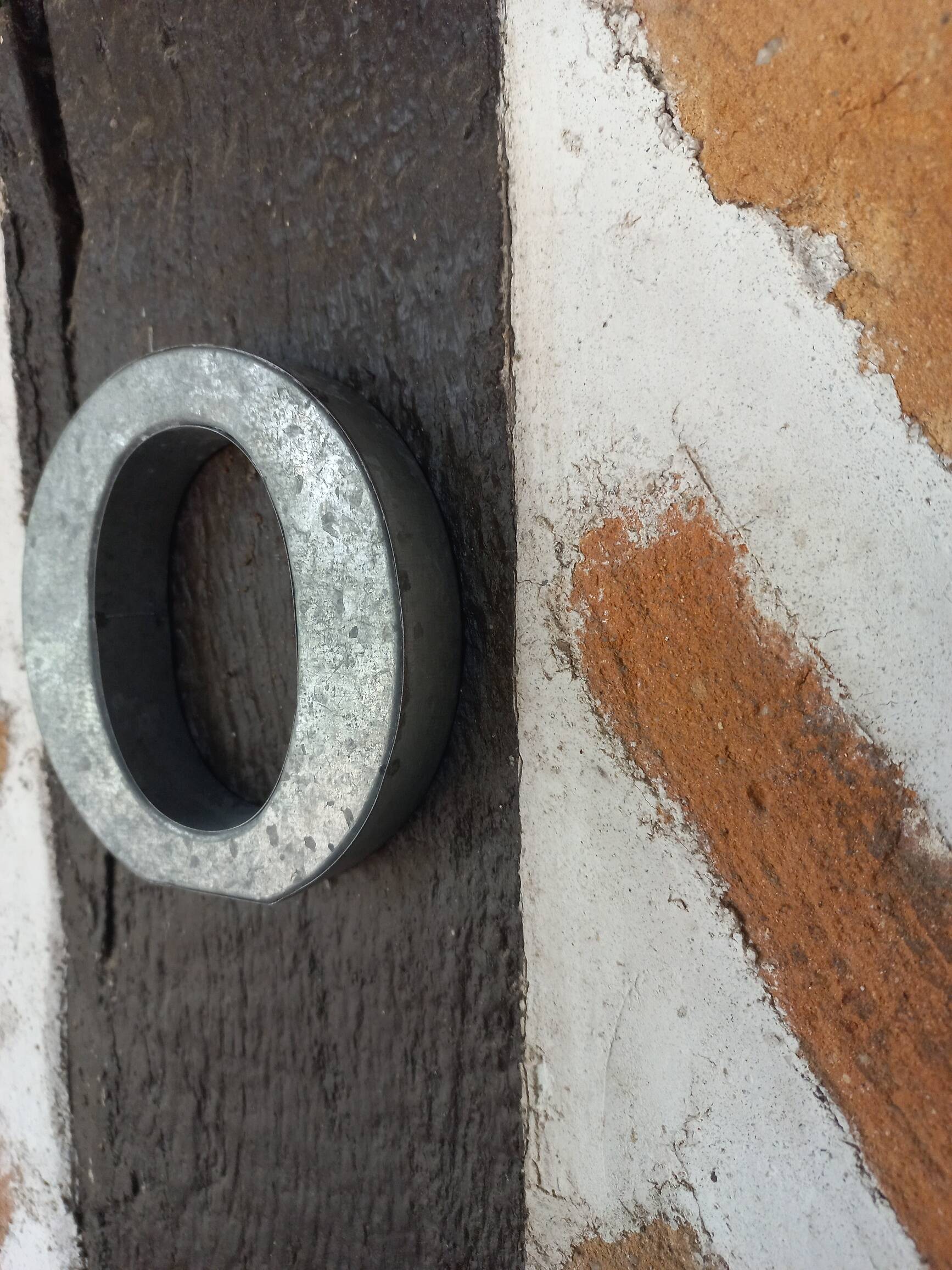 Letter O in zinc