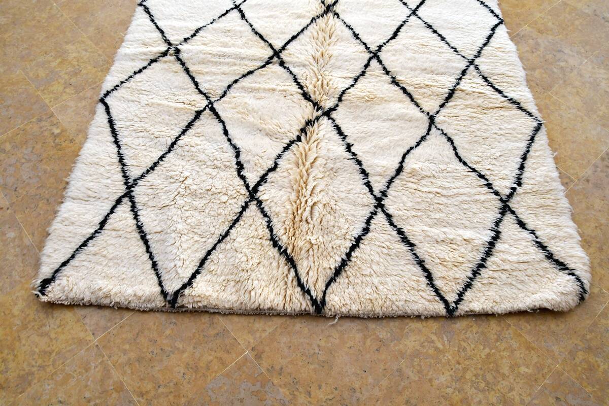 Moroccan Berber carpet Beni Ouarain with black diamonds 210 x 160 cm