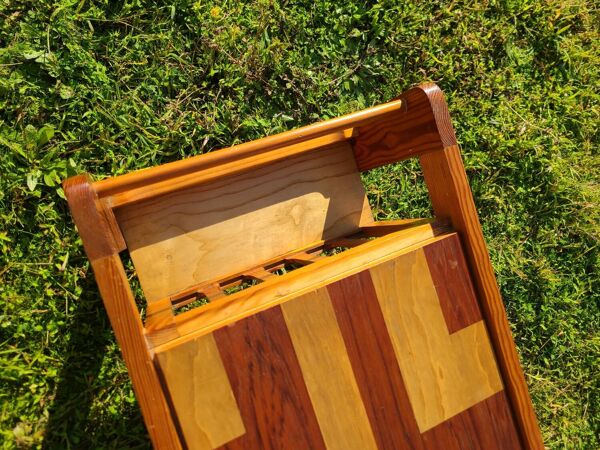 Table basse en pin, plateau en marqueterie 1970, range vinyles.