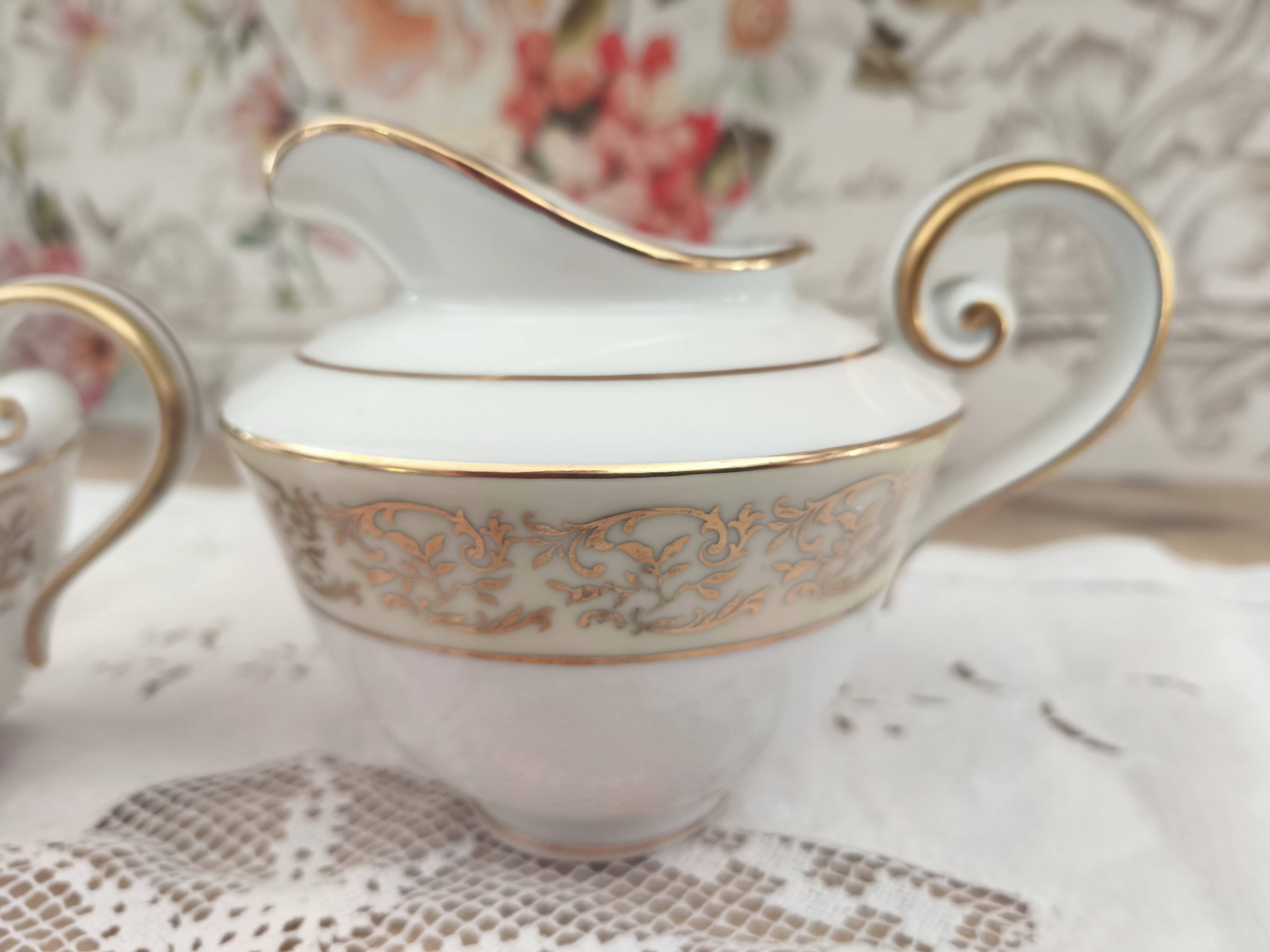Ensemble pot à lait et crémier en porcelaine de Limoges