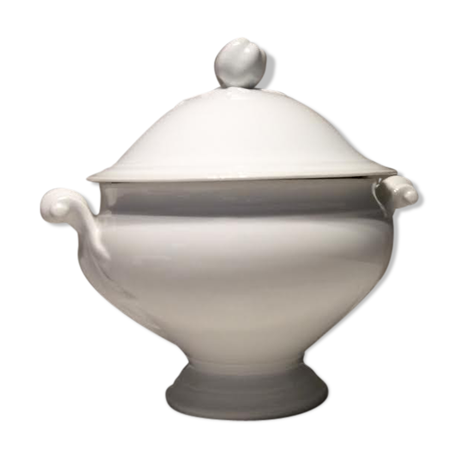 White porcelain soup maker