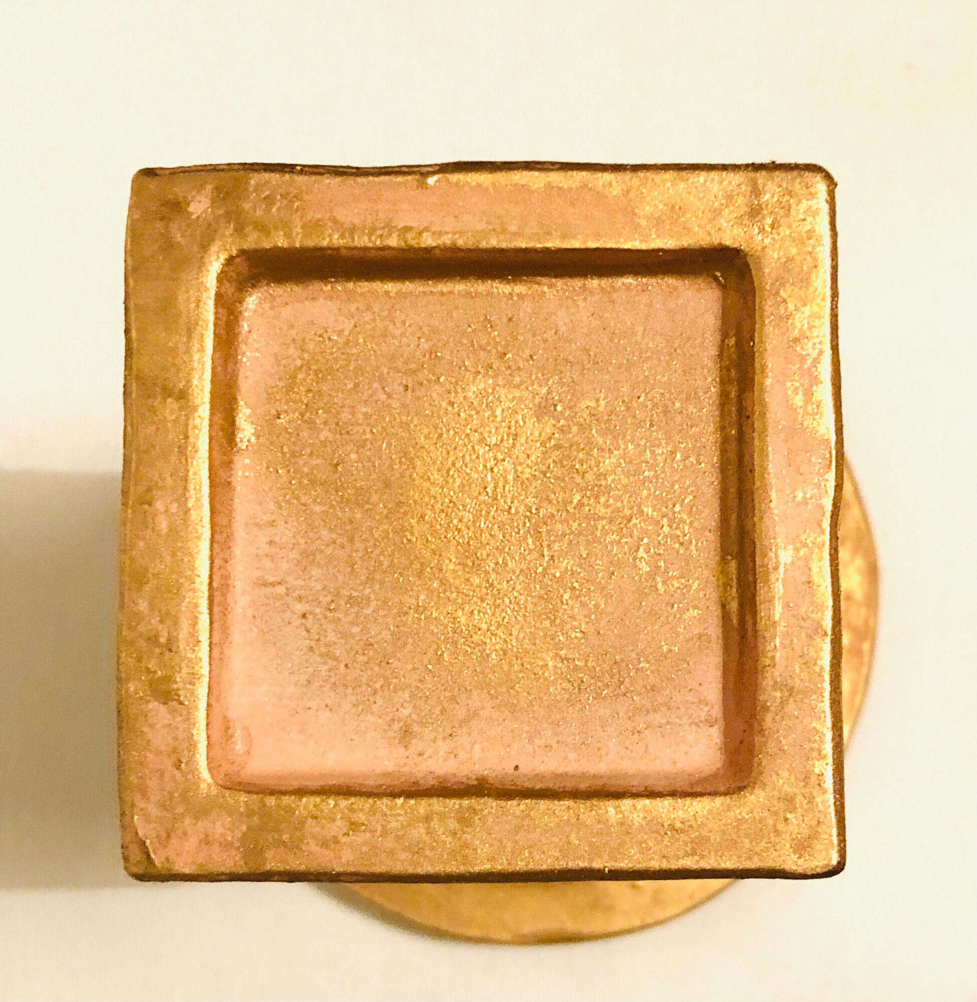 Medici basin in gilded ceramic