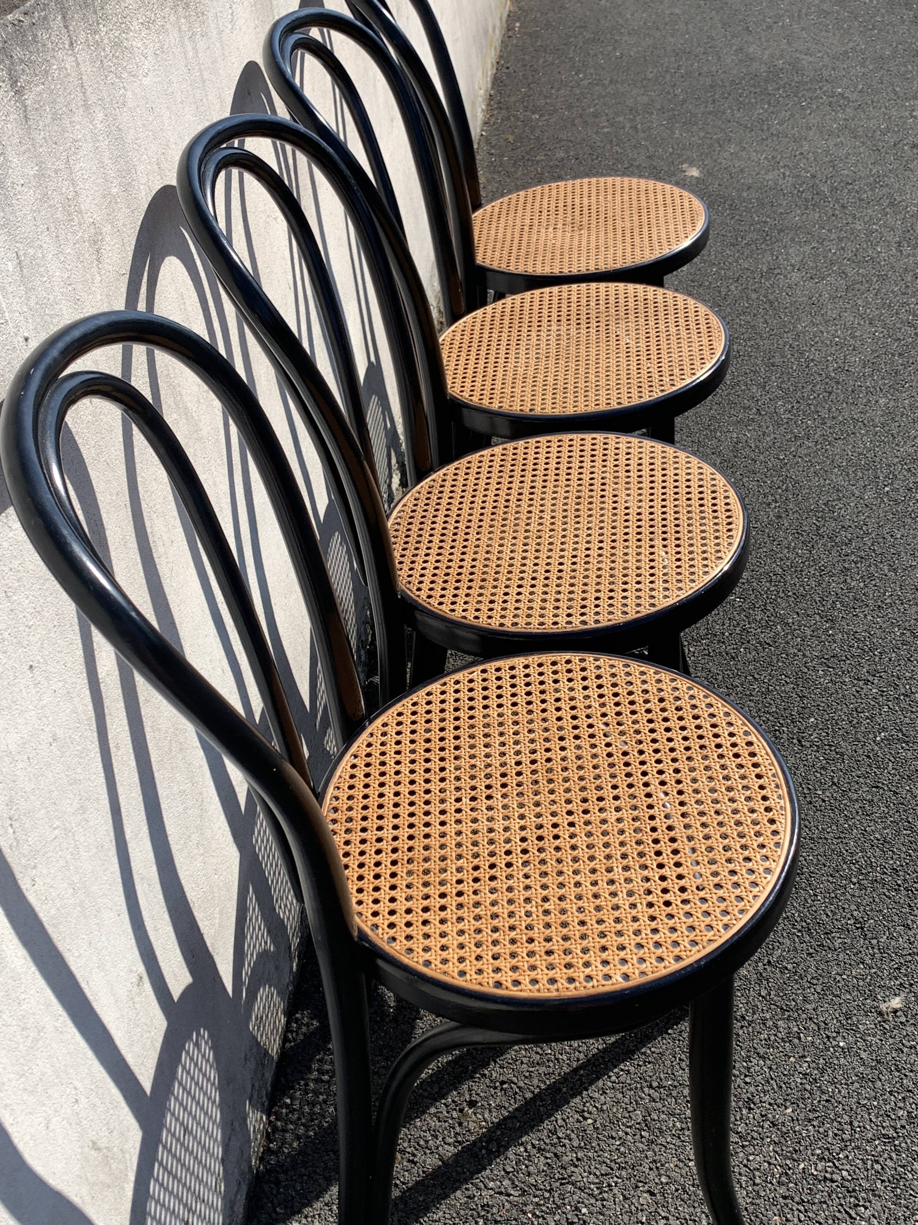 4 chaises bistrot cannées Thonet ZPM Radomsko en bois courbé