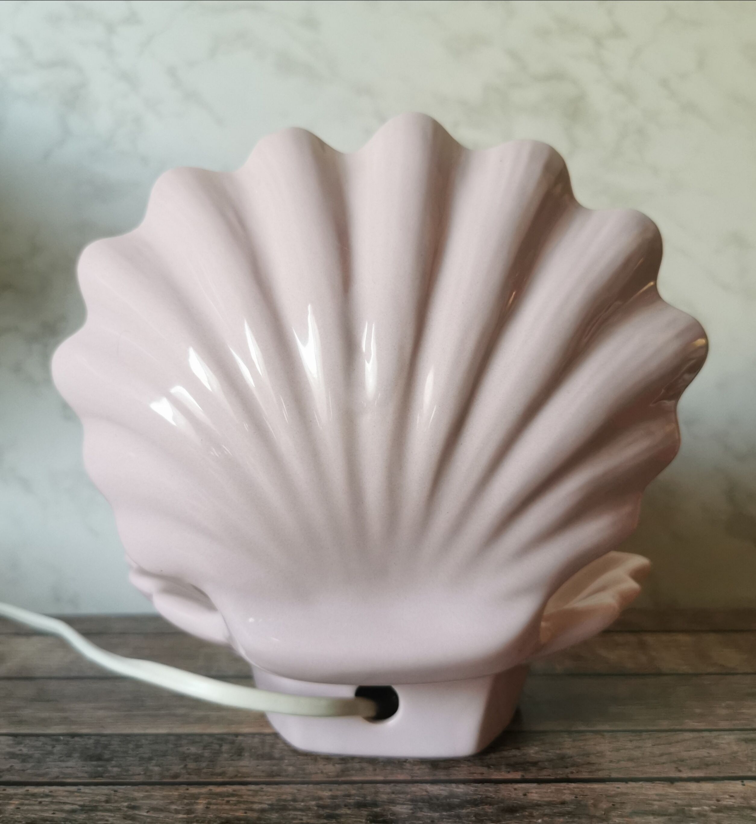 Opaline shell lamp