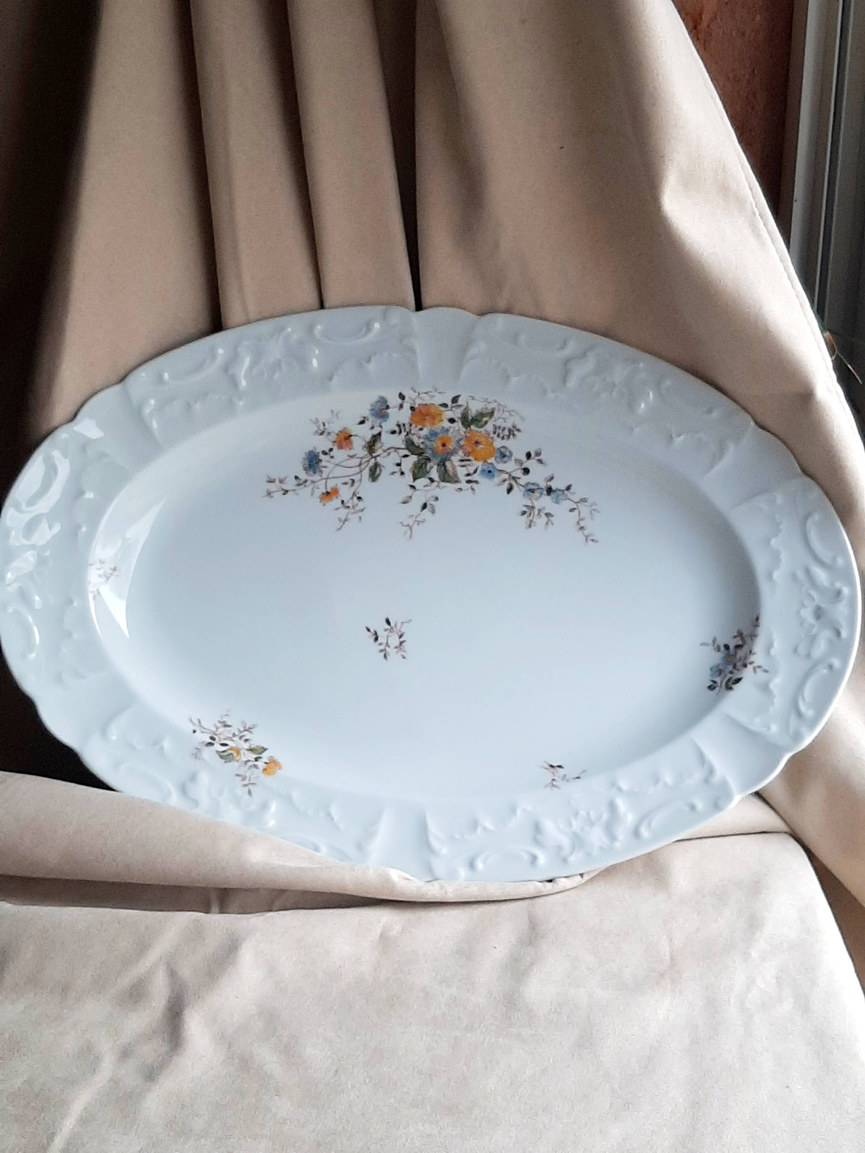 Large serving dish in Limoges porcelain