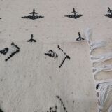 White and black Berber carpet 107x60cm