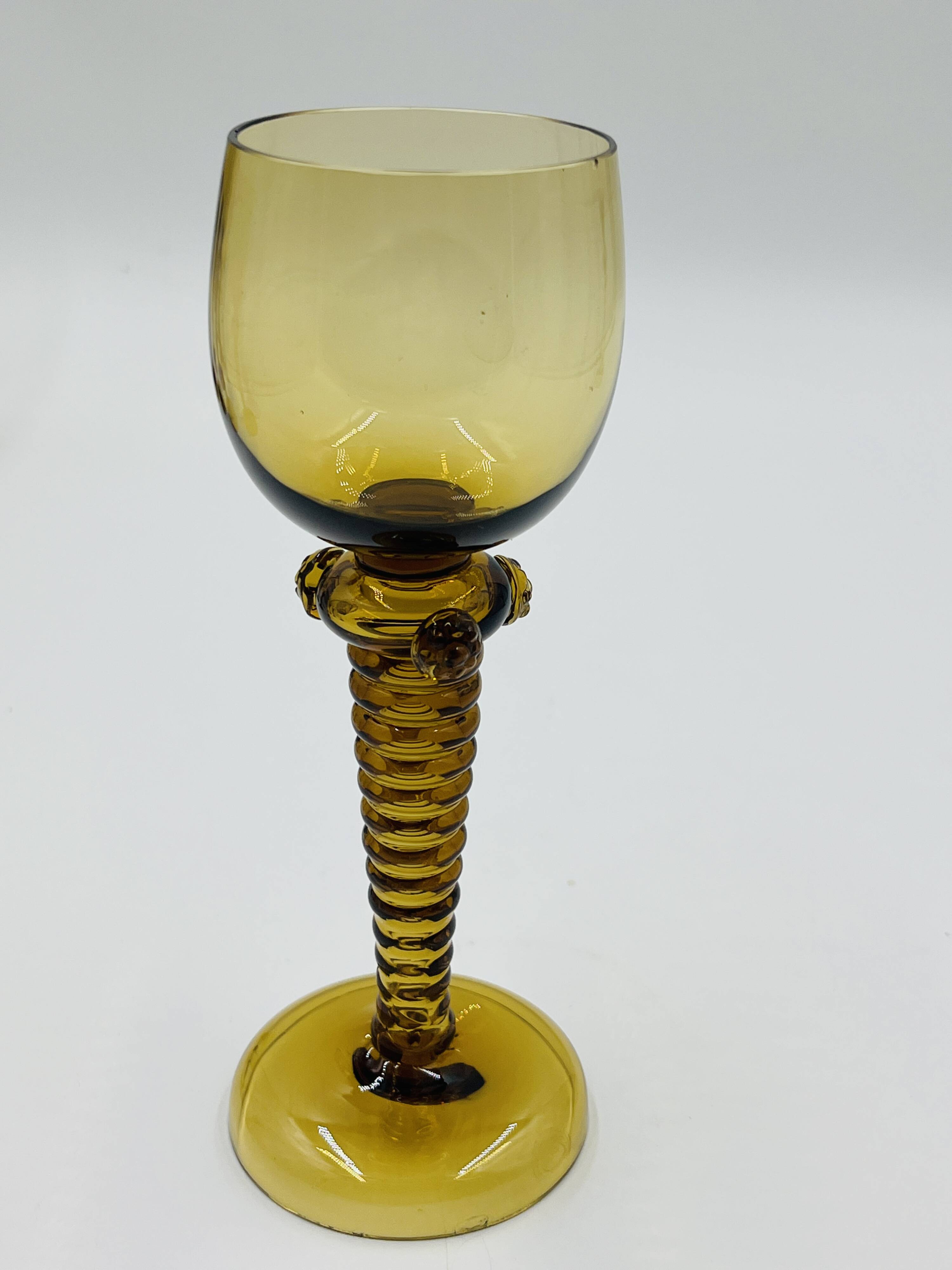 Lot de 5 verres à vin Roemer ambrés