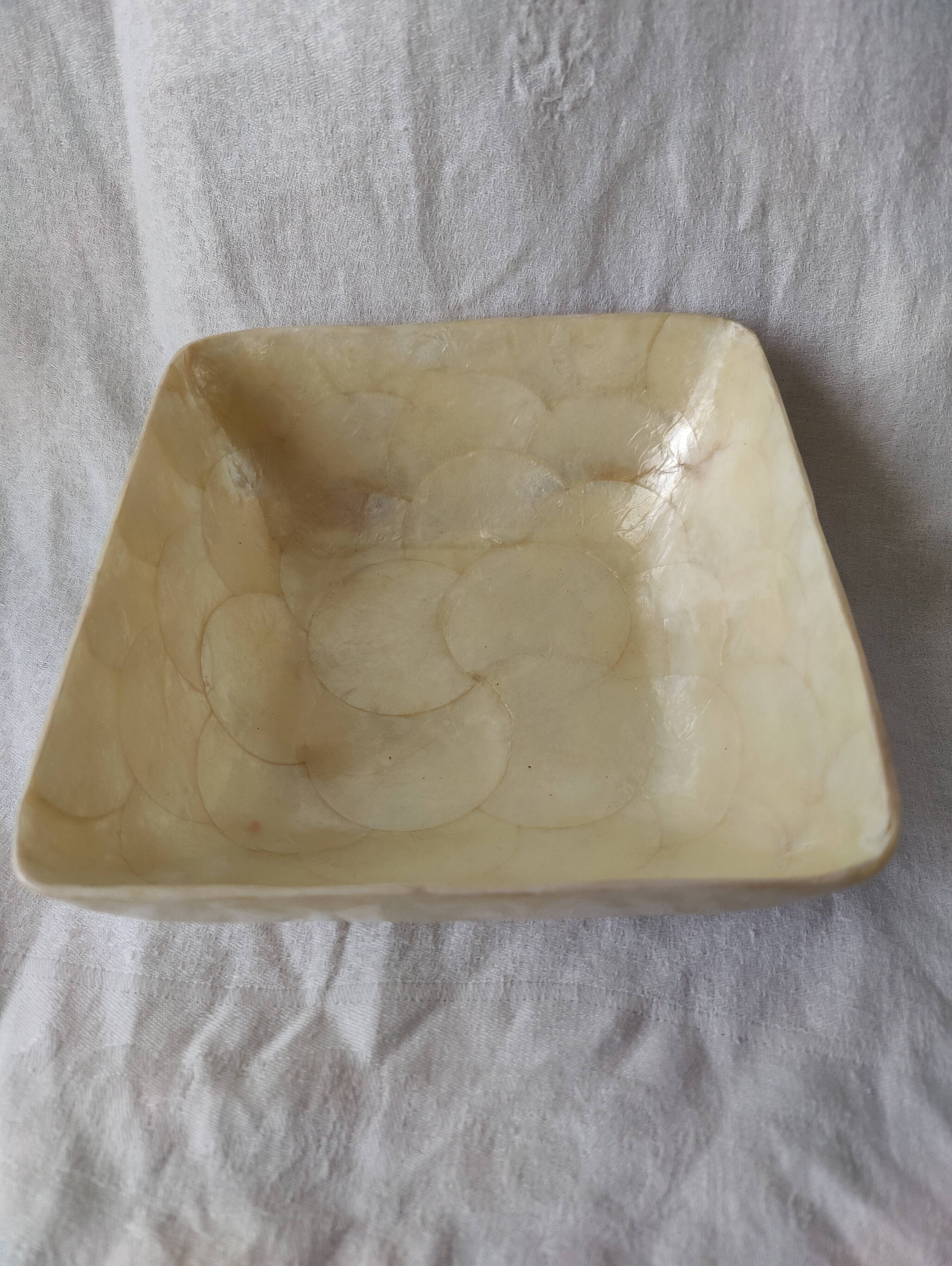 Cup or pocket in mother-of-pearl and resin, 1970s