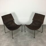 Paire de fauteuils en rotin et fil d'acier par Frederick Weinberg