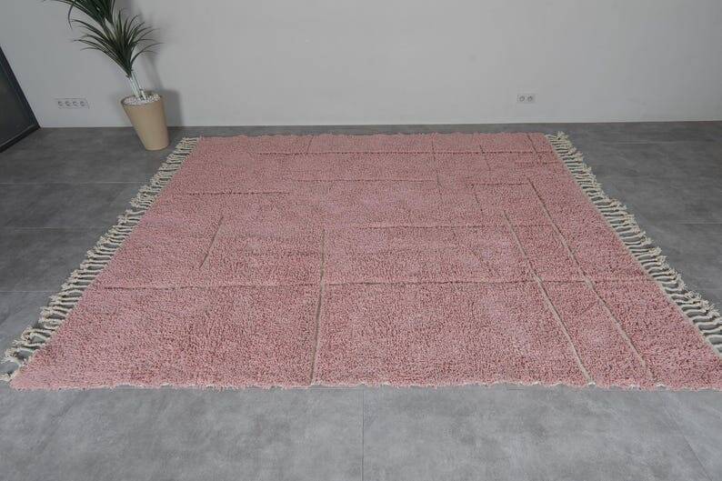 Custom traditional Beni Ouarain rug in handmade pink, 2/3 m.