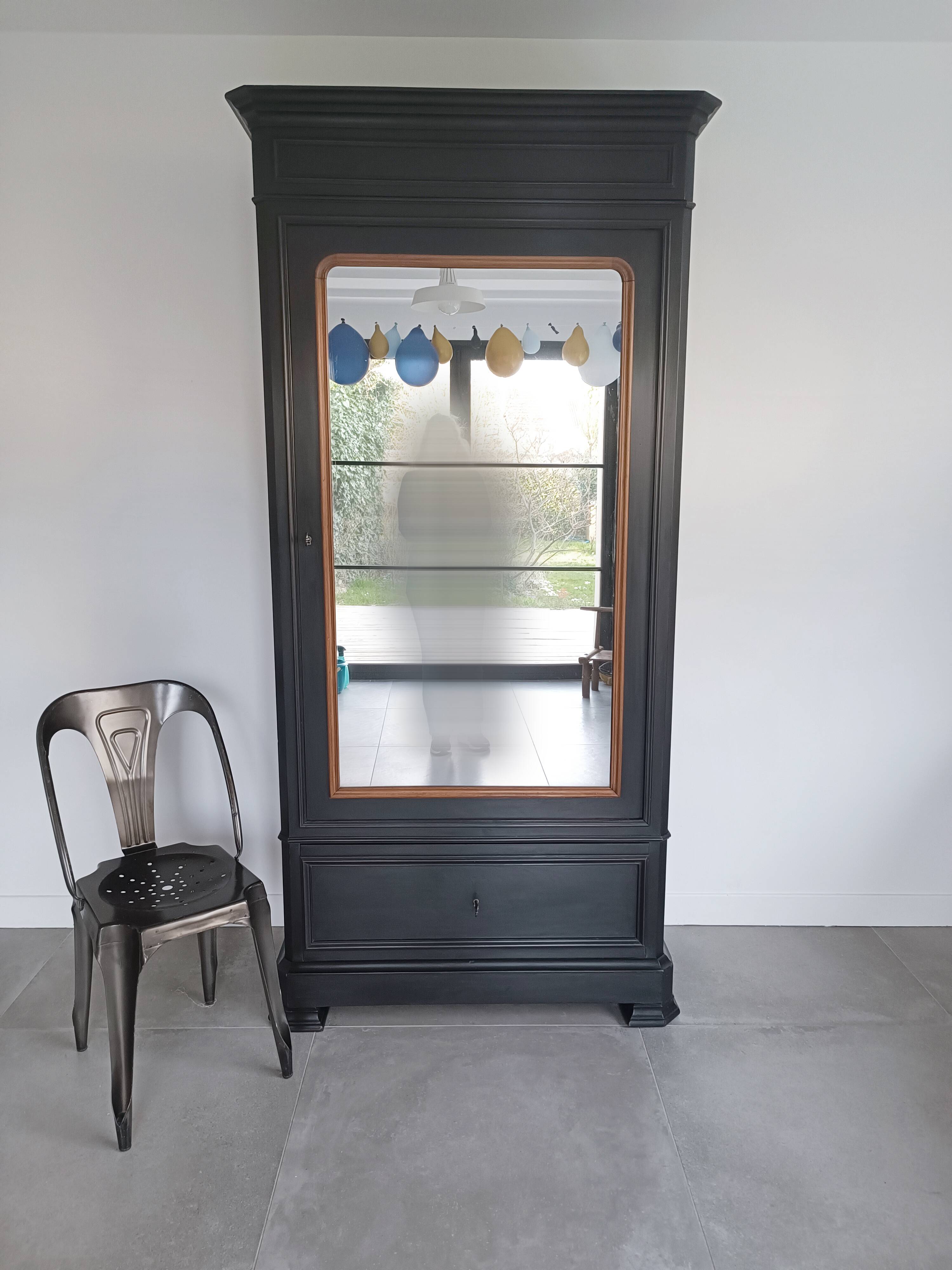 Grande bonnetière à miroir ancienne