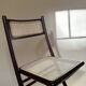 Set de quatre chaises pliantes en bois et cannage