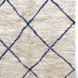 Moroccan Berber carpet Beni Ouarain ecru with majorelle blue diamonds 2.54x1.54m