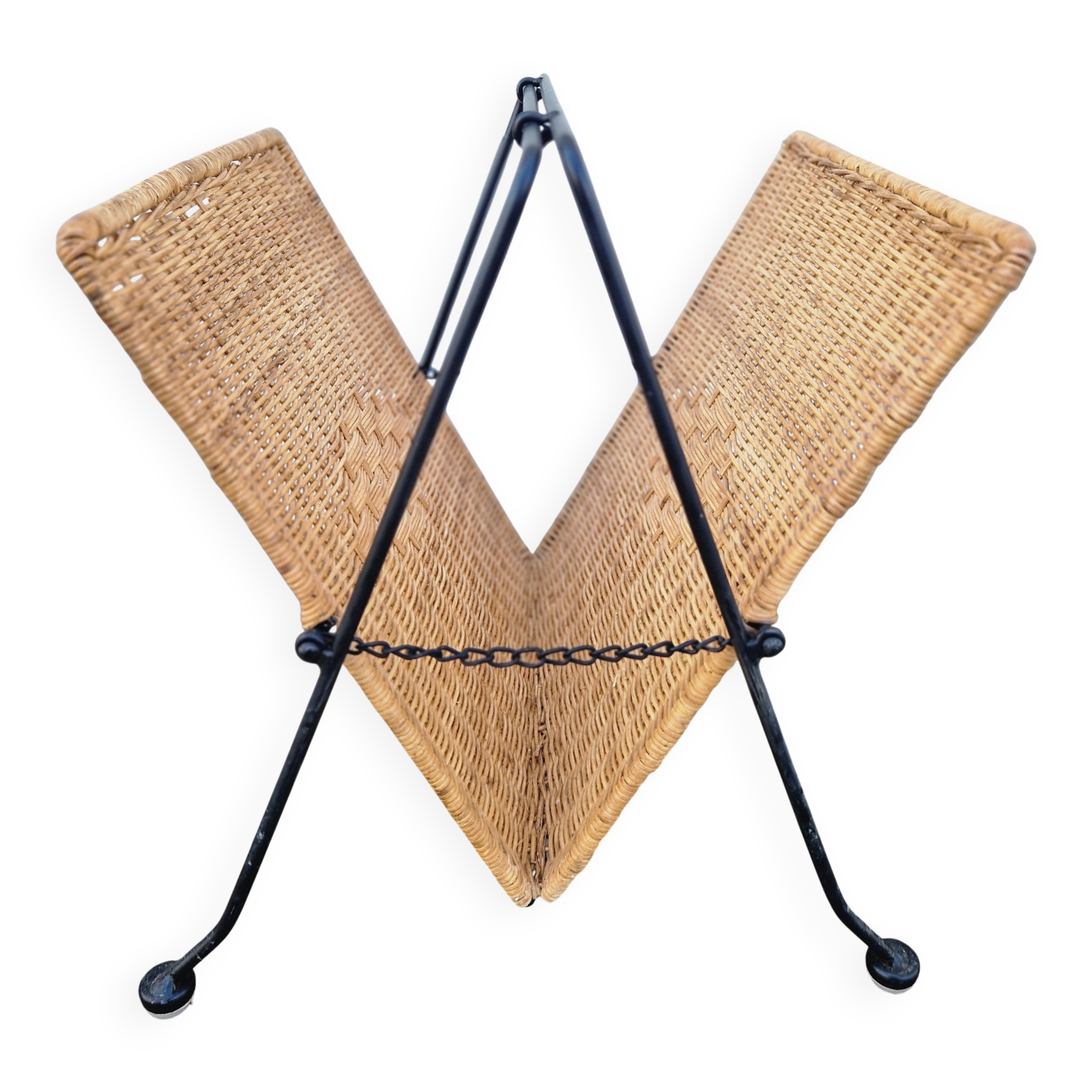 Foldable magazine rack in rattan and metal from the 60s/70s.