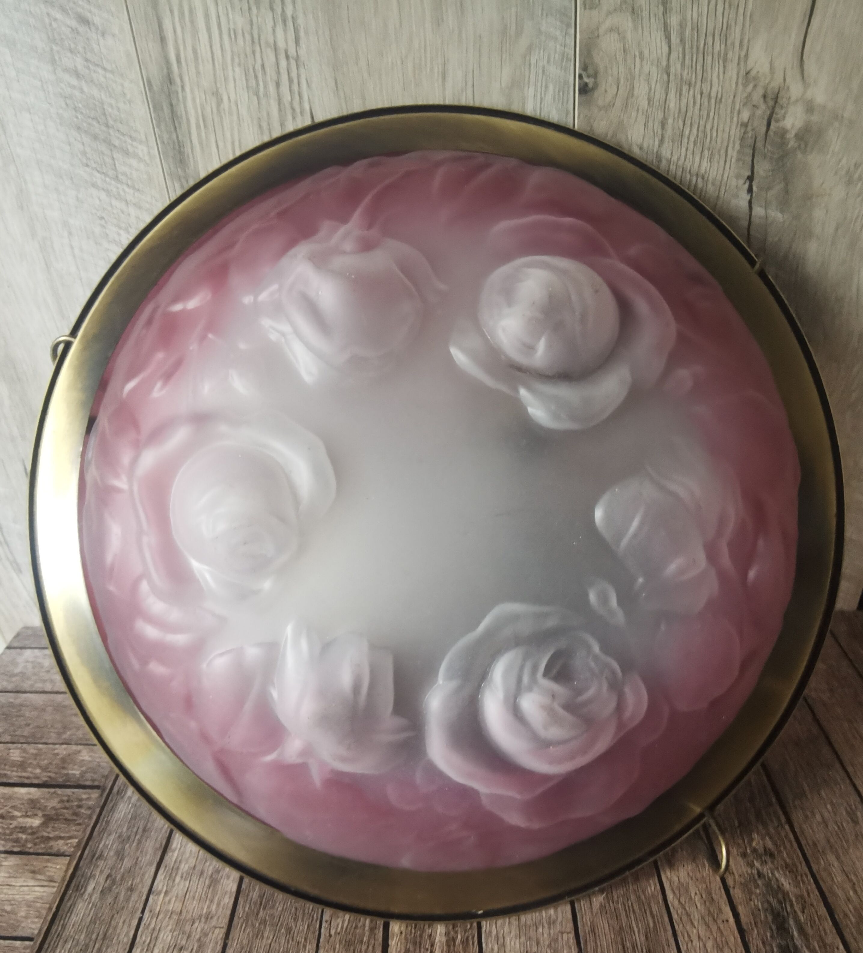 Suspension pink glass paste