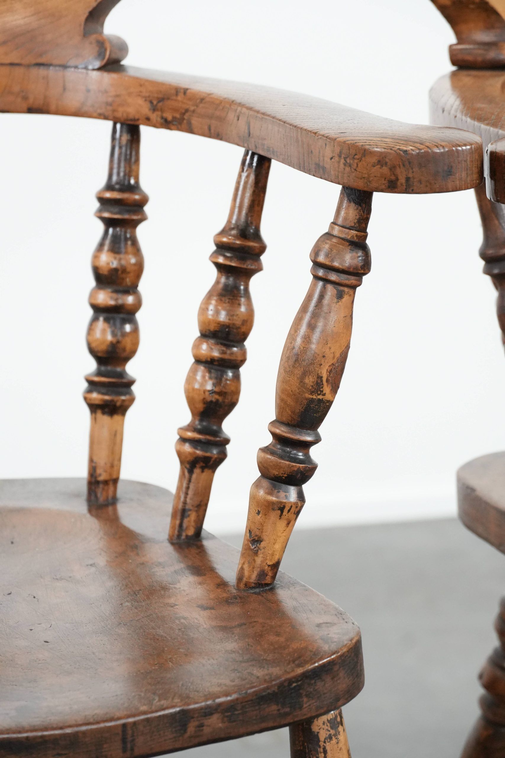 Set of 2 antique English captain's chairs/desk chairs from the 19th century