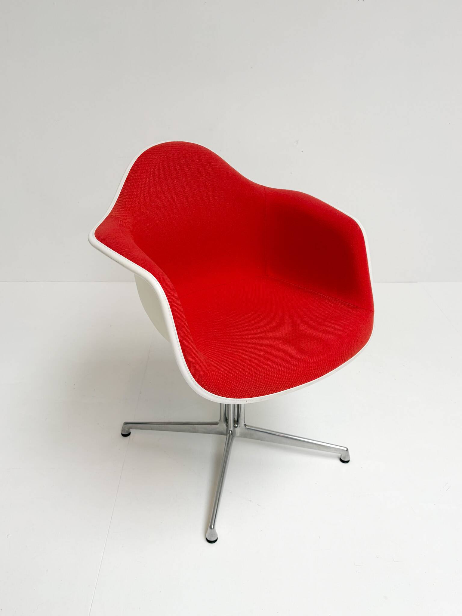 Fauteuil DAL par Charles et Ray Eames pour Vitra, années 2010.