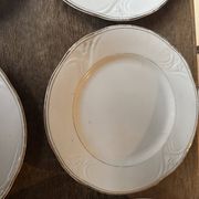 6 porcelain plates Art Nouveau period White and gold border - Diameter 23 cm
